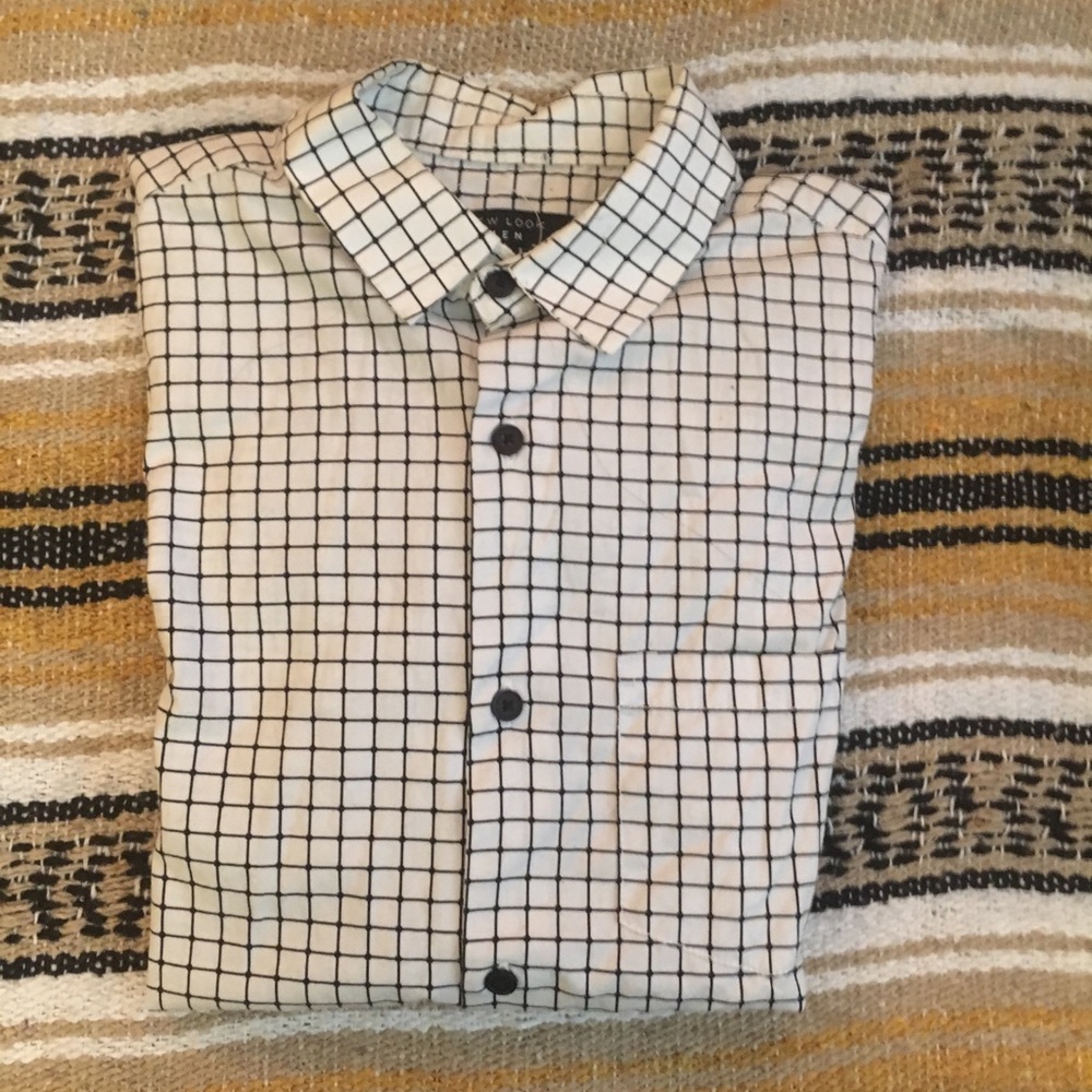 Short sleeve grid style men’s shirt